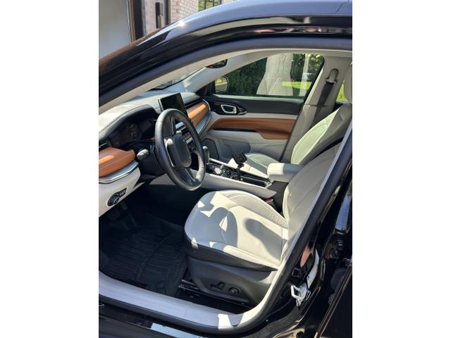 Photo of 2022 Black Jeep Compass