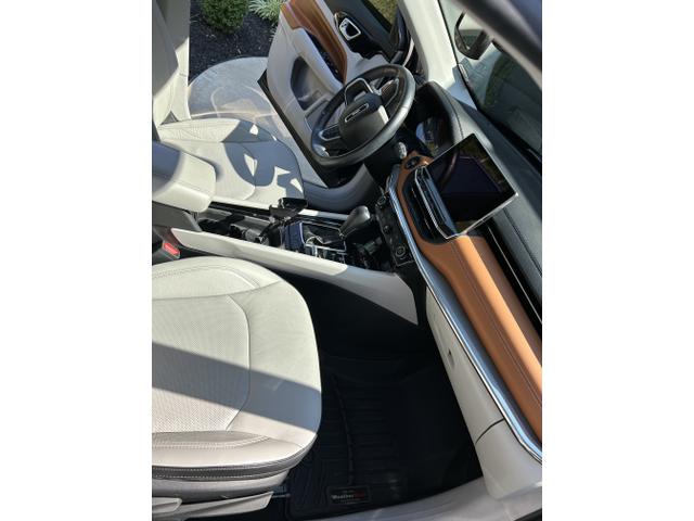 Photo of 2022 Black Jeep Compass