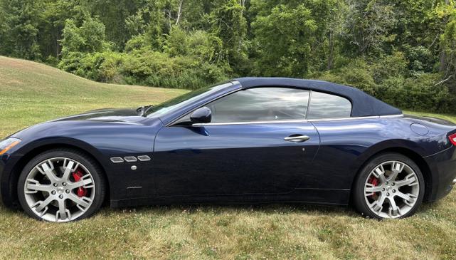 Photo of 2015 Blue Maserati GranTurismo