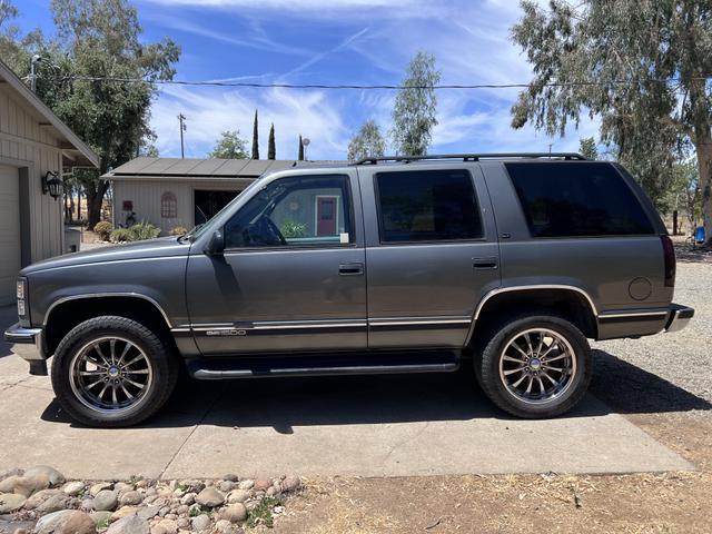 Photo of 1999 Gray GMC Yukon