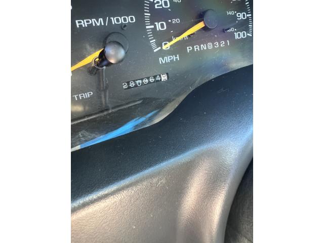 Photo of 1999 Gray GMC Yukon