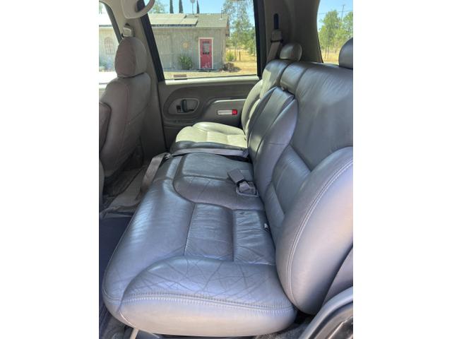 Photo of 1999 Gray GMC Yukon