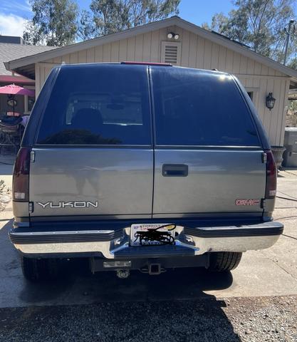 Photo of 1999 Gray GMC Yukon