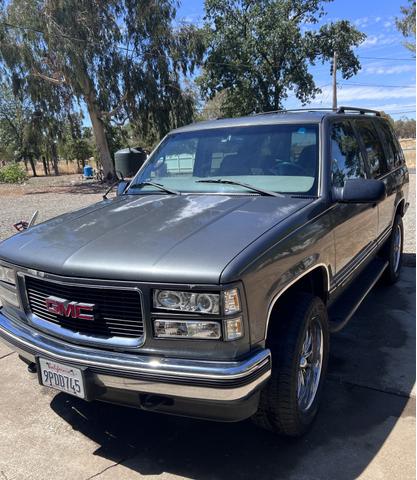Photo of 1999 Gray GMC Yukon