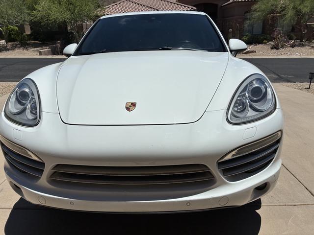 Photo of 2014 White Porsche Cayenne