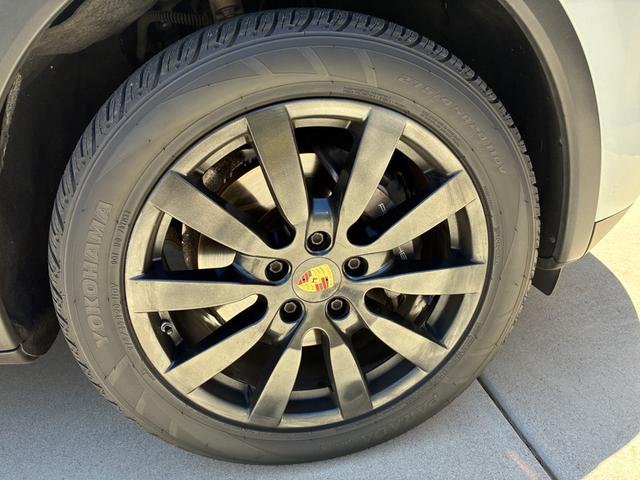 Photo of 2014 White Porsche Cayenne