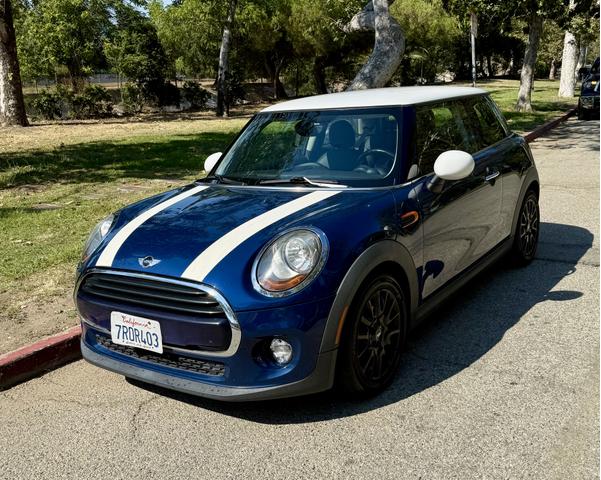 Photo of 2016 Blue MINI Hardtop