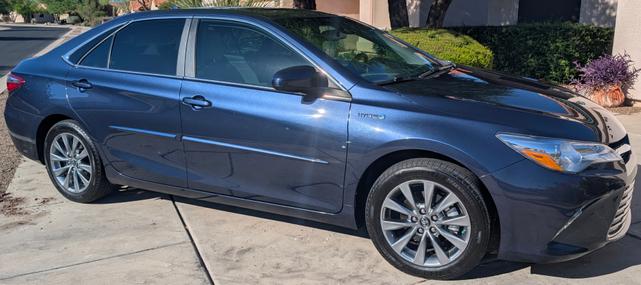 Photo of 2017 Blue Toyota Camry Hybrid