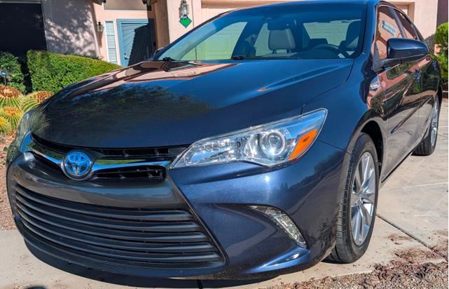 Photo of 2017 Blue Toyota Camry Hybrid