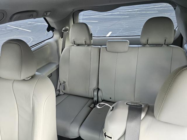 Photo of 2013 Gray Toyota Sienna