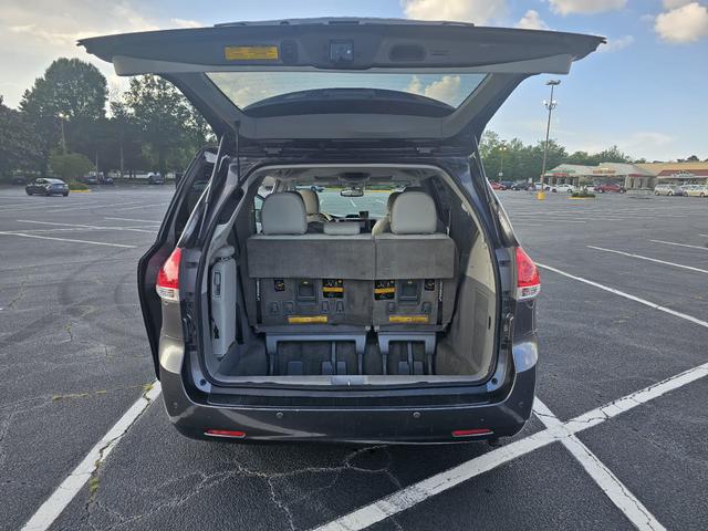 Photo of 2013 Gray Toyota Sienna