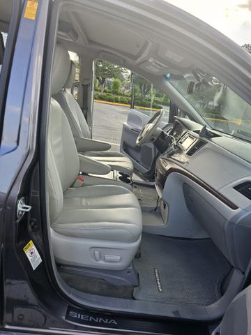Photo of 2013 Gray Toyota Sienna