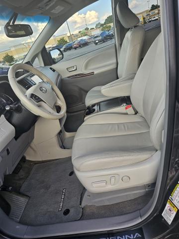 Photo of 2013 Gray Toyota Sienna
