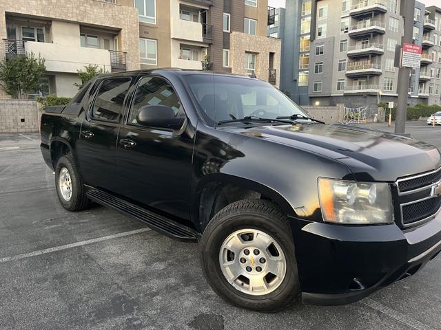 Photo of 2008 Black Chevrolet Avalanche
