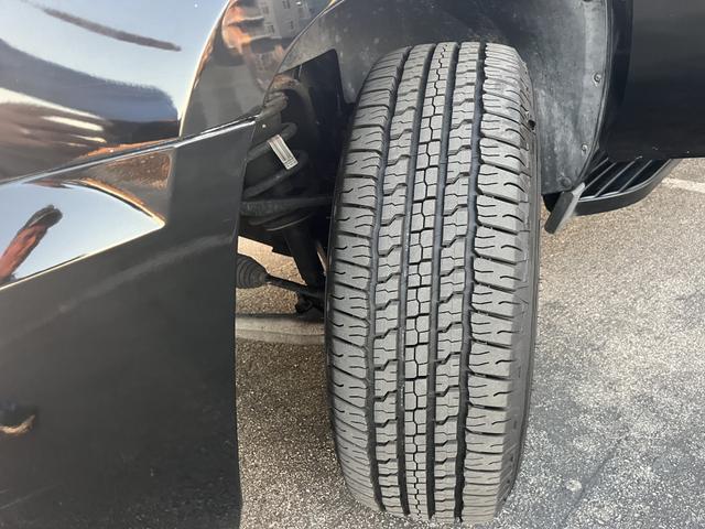 Photo of 2008 Black Chevrolet Avalanche