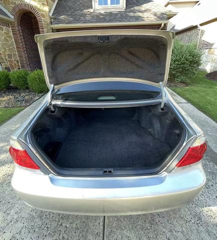 Photo of 2005 Silver Toyota Camry