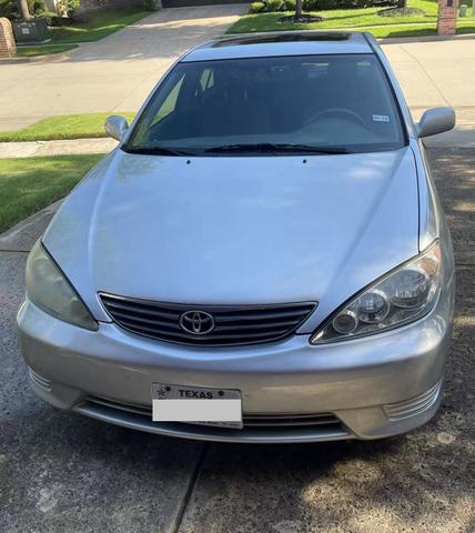 Photo of 2005 Silver Toyota Camry