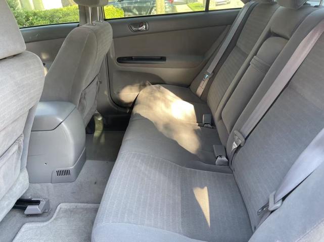 Photo of 2005 Silver Toyota Camry