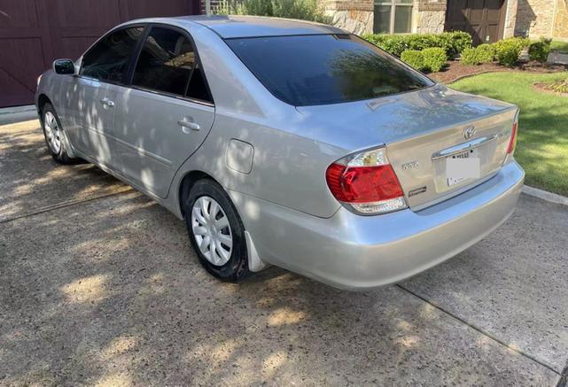 Photo of 2005 Silver Toyota Camry