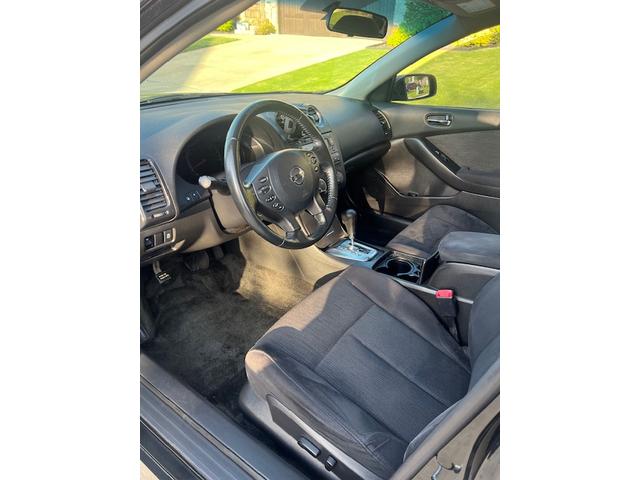 Photo of 2012 Black Nissan Altima