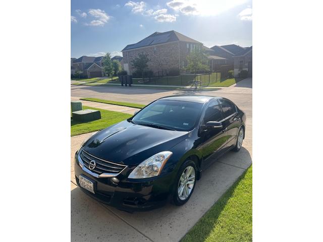 Photo of 2012 Black Nissan Altima