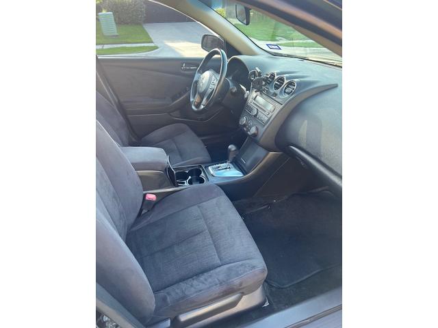 Photo of 2012 Black Nissan Altima
