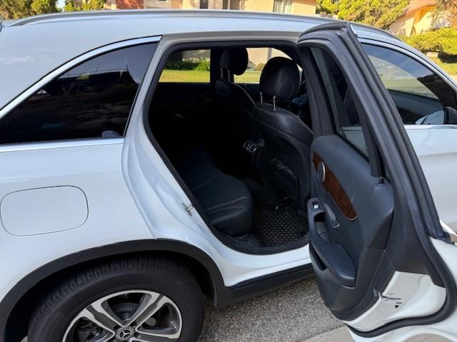 Photo of 2017 White Mercedes-Benz GLC 300