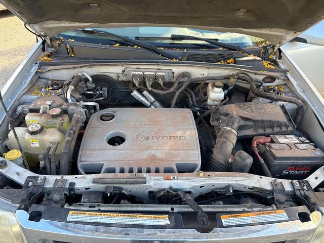 Photo of 2009 Silver Ford Escape Hybrid