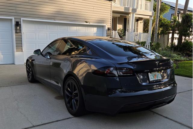 Photo of 2022 Gray Tesla Model S