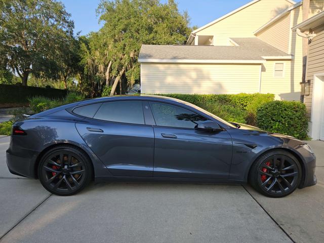 Photo of 2022 Gray Tesla Model S