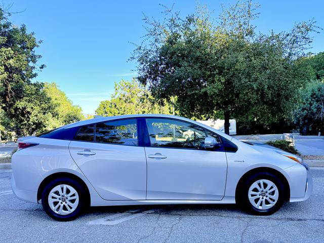 Photo of 2016 Silver Toyota Prius