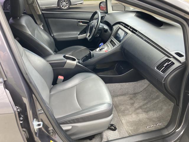 Photo of 2013 Gray Toyota Prius