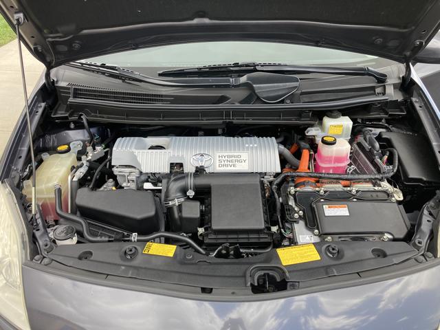 Photo of 2013 Gray Toyota Prius