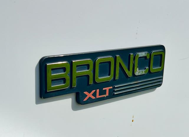 Photo of 1996 White Ford Bronco