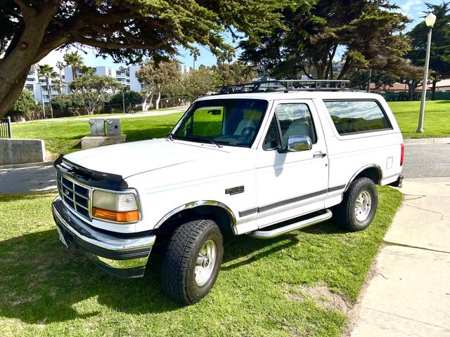 Photo of 1996 White Ford Bronco