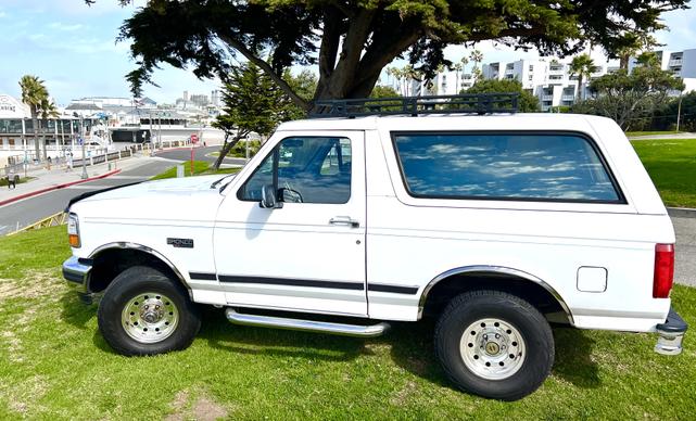Photo of 1996 White Ford Bronco