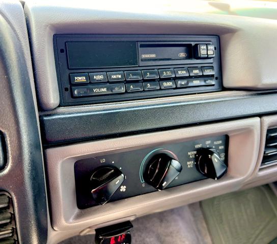 Photo of 1996 White Ford Bronco