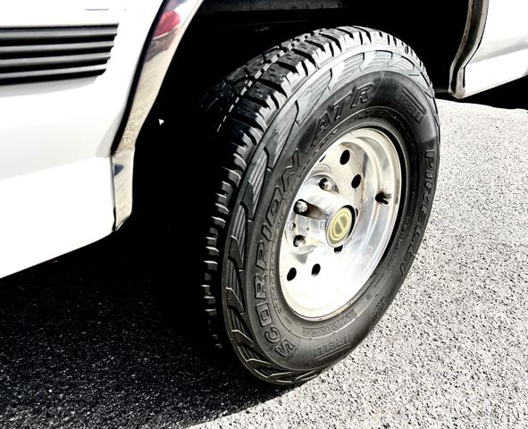 Photo of 1996 White Ford Bronco