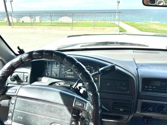 Photo of 1996 White Ford Bronco