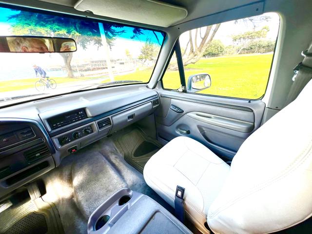 Photo of 1996 White Ford Bronco