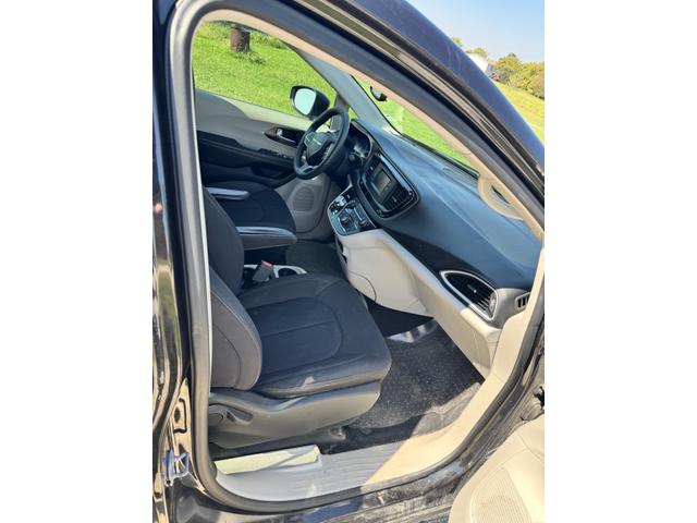 Photo of 2017 Black Chrysler Pacifica