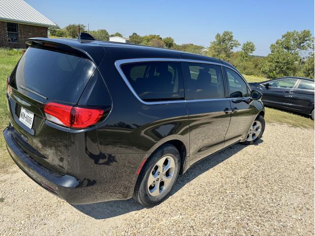 Photo of 2017 Black Chrysler Pacifica