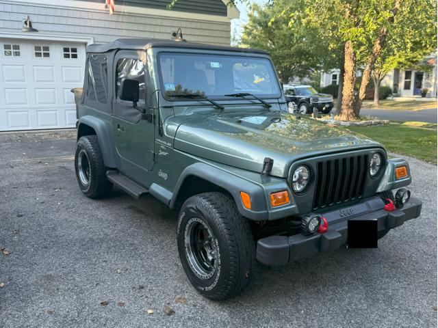 Photo of 1999 Green Jeep Wrangler