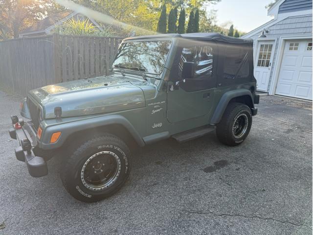 Photo of 1999 Green Jeep Wrangler