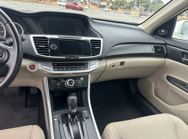 Photo of 2013 White Honda Accord