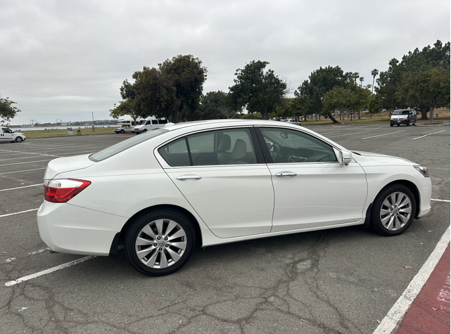 Photo of 2013 White Honda Accord