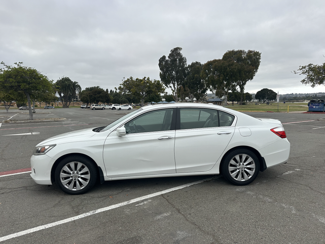 Photo of 2013 White Honda Accord