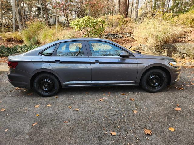 Photo of 2019 Gray Volkswagen Jetta