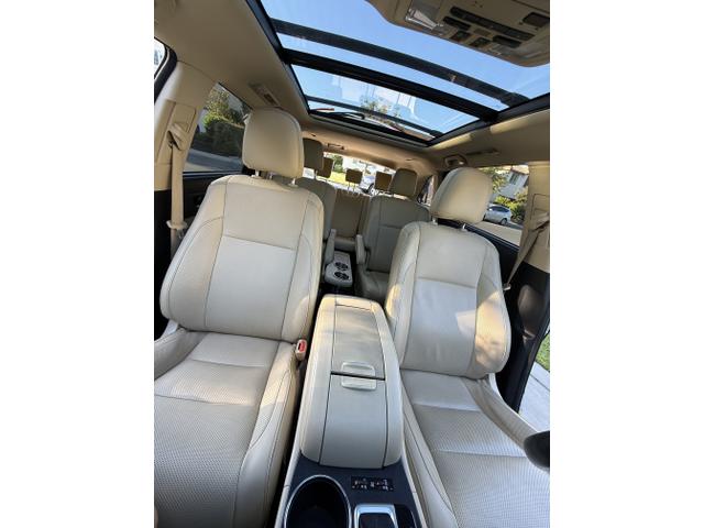 Photo of 2017 White Toyota Highlander