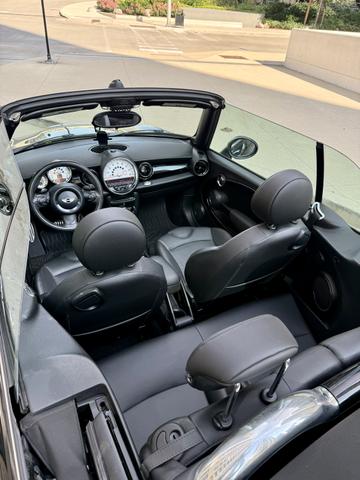 Photo of 2014 Black MINI Convertible